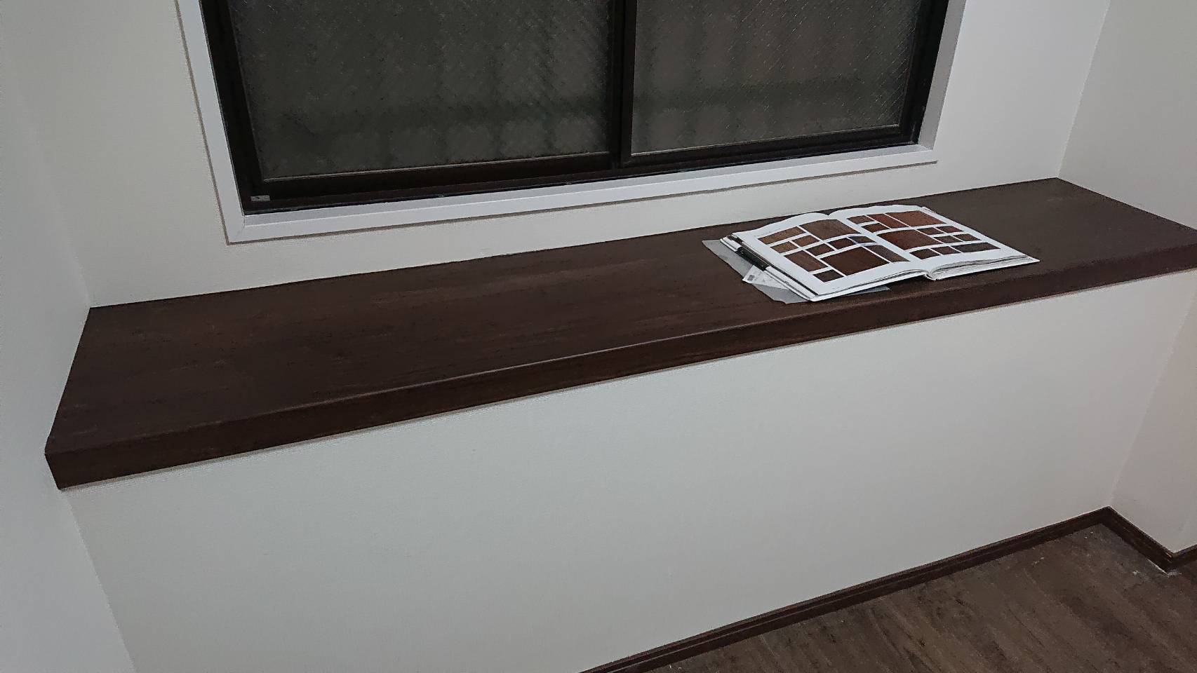 洋室(新しい窓台カウンター)