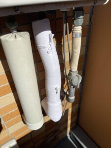 交換後、凍結防止の保温材を巻いた最終的な完了状態