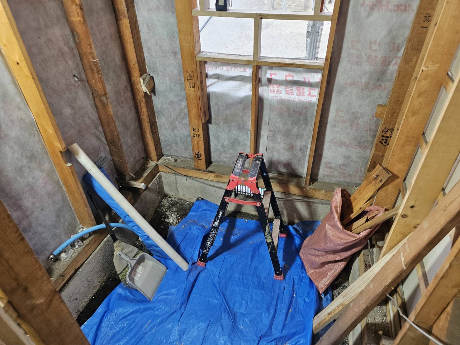 既存ユニットバス（解体作業中）