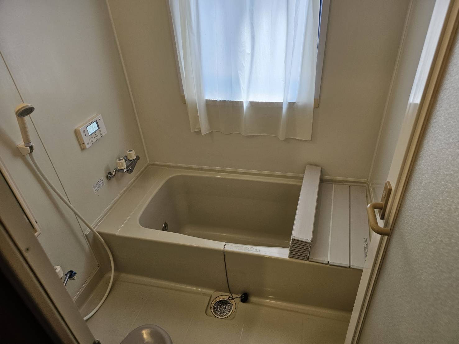 既存ユニットバス（熱が逃げやすかった大きな窓）