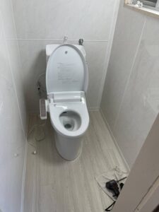 完成後の洋式トイレ（床・壁の施工後）