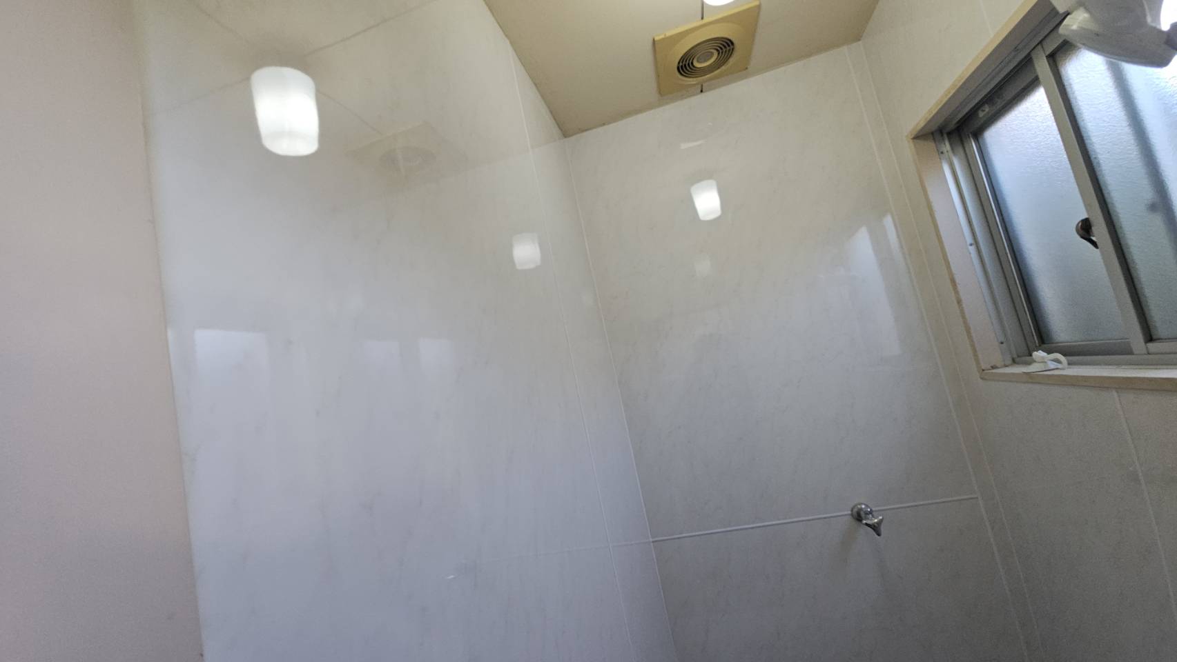 壁全面キッチンパネル張り