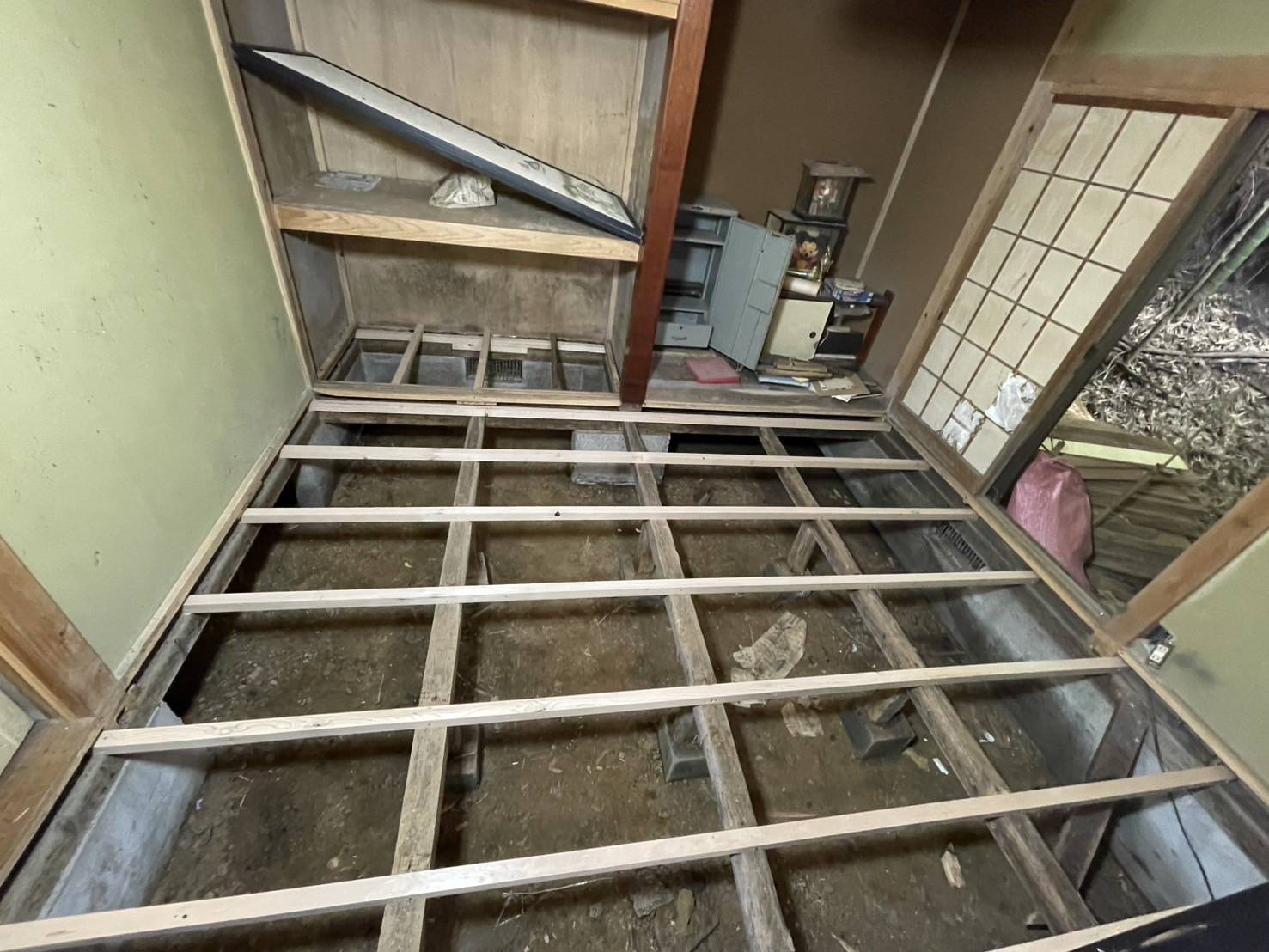 根太（ねだ）組み直し・白蟻調査実施