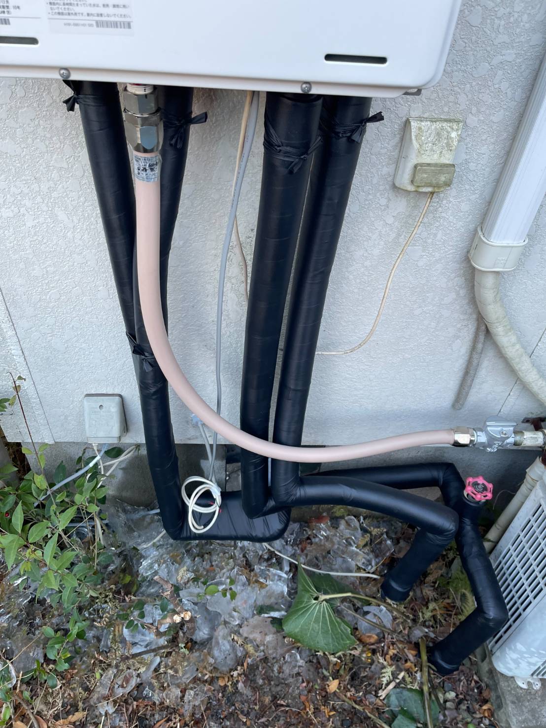 凍結防止ヒーターを巻いた状態