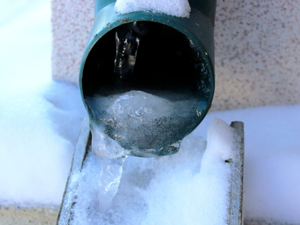 【冬の備え】宇都宮で水道管凍結を防ぐ3つの対策と、もし破裂した時の「応急処置＆修理費用」ガイド