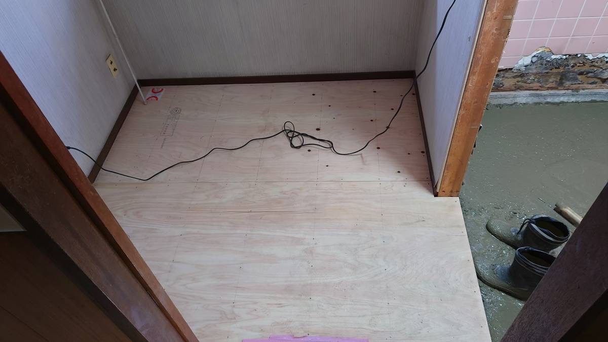 洗面所の床の補強