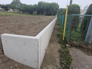 不動産会社様｜鹿沼市｜外構工事（ネットフェンス入れ替え・土留め・整地工事）