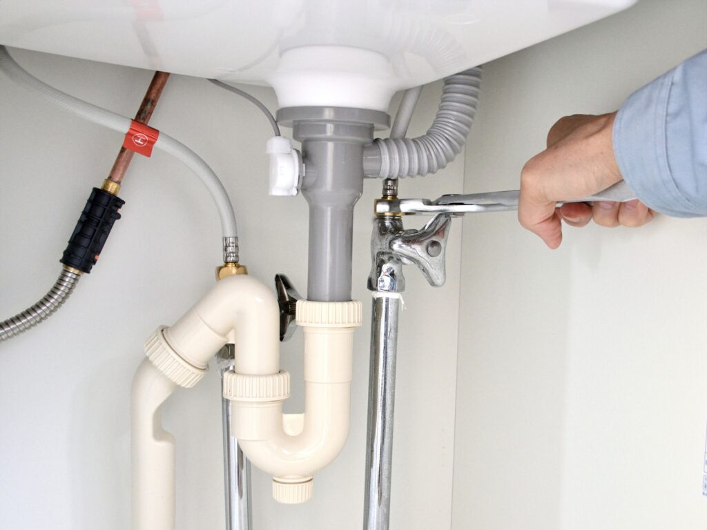 水道の「元栓」はどこ？緊急時に水を止める方法と、宇都宮で水漏れした時のプロの対処法