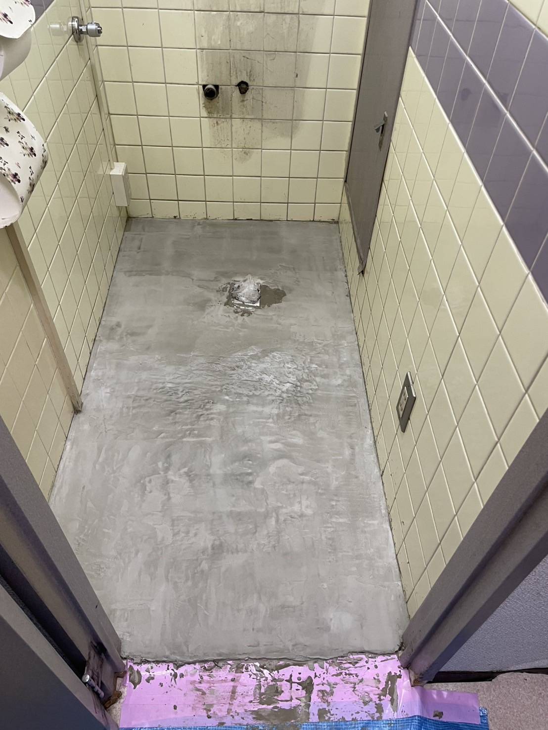 壁面パネル施工に向けた事前の下地処理