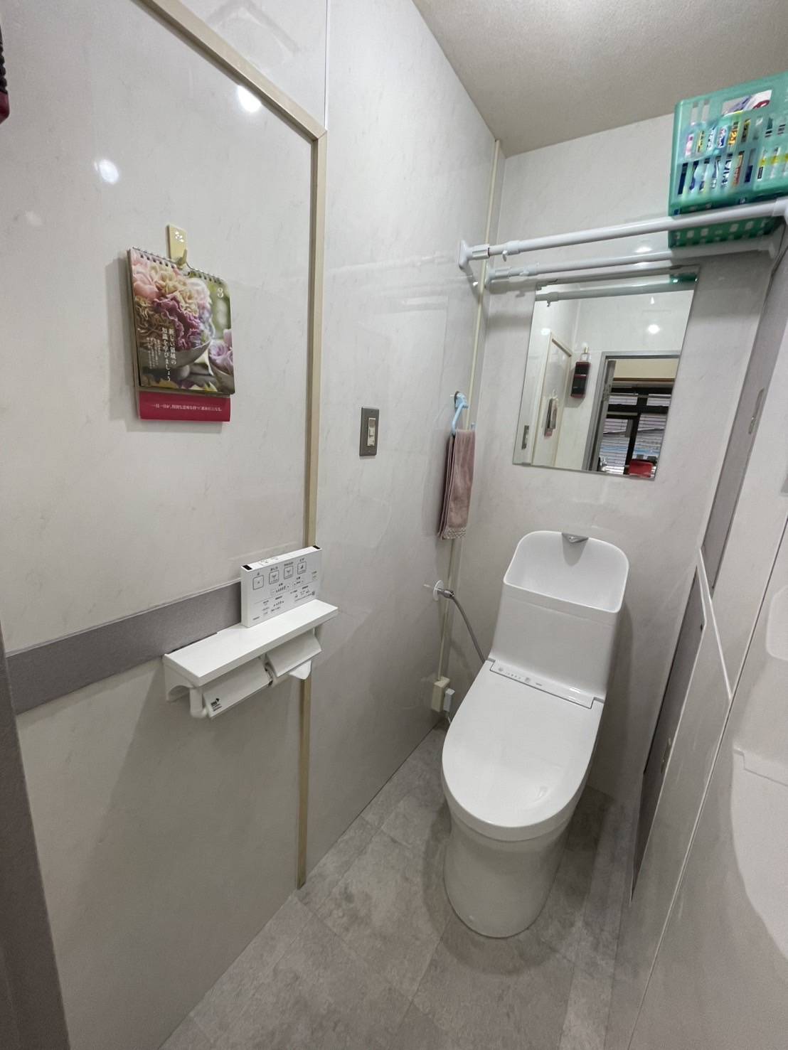 パネルとCFで一新された明るいトイレ室