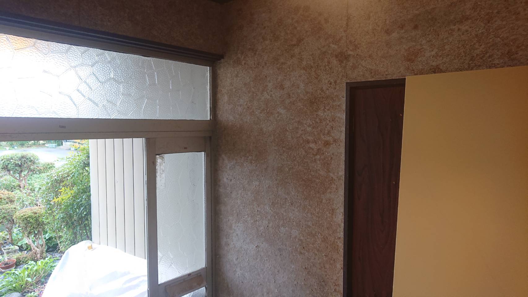 クロス施工前の和室壁面の全体状況