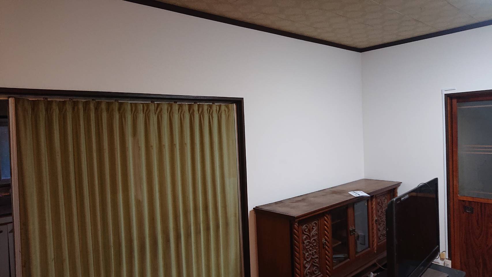 凹凸のない平坦で美しい壁面の質感