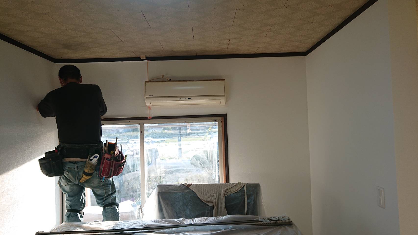 継ぎ目を平滑にする入念なパテ処理