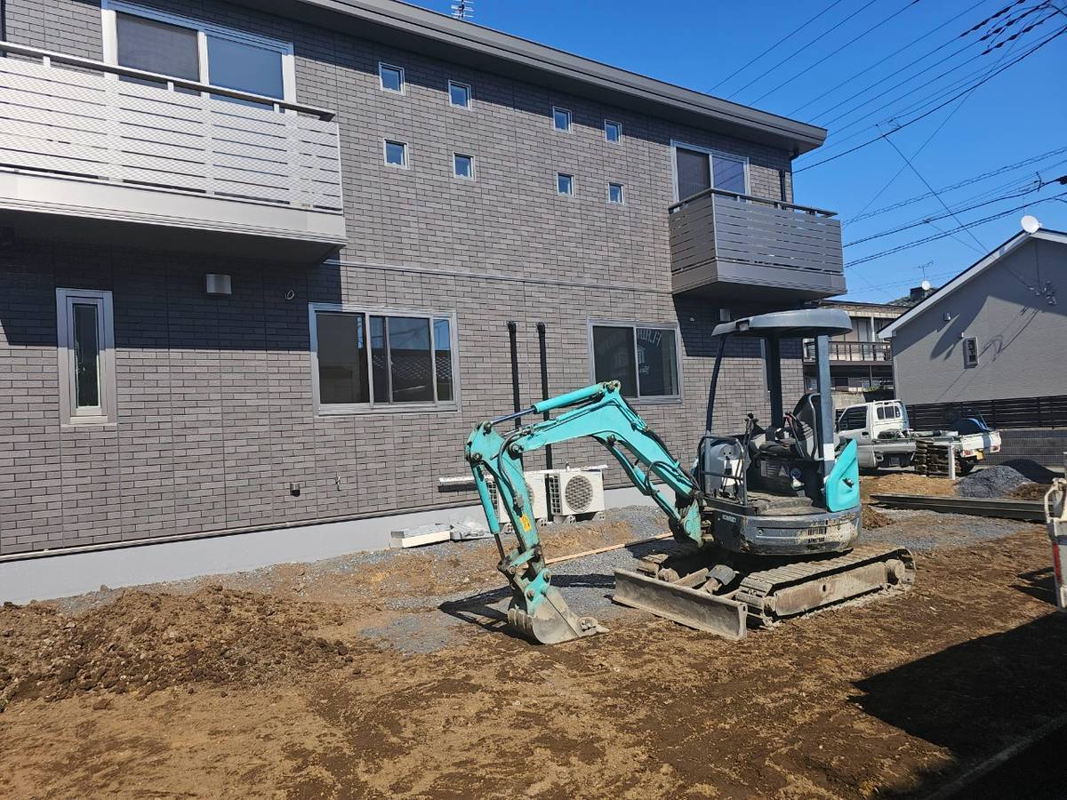 重機搬入と建物周辺の整地前の状況