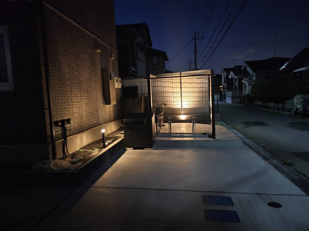 設備周りを優しく照らす間接照明