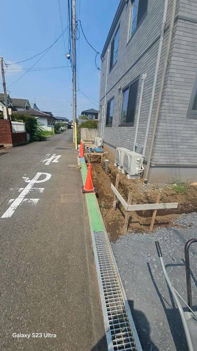 型枠設置前の道路沿いの状況