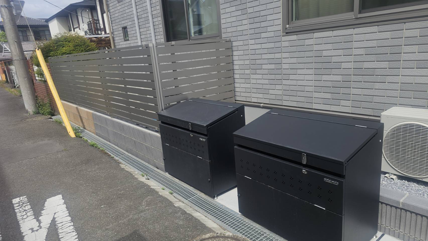 専用の黒い業務用ダストボックス設置