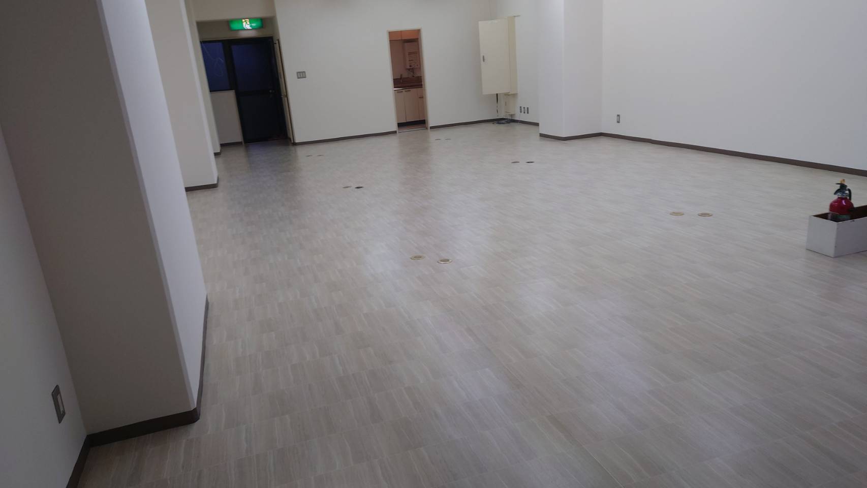 クリーニングとワックス完了後のテナント