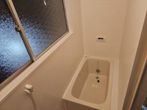 バスパネルと大型浴槽の施工完了