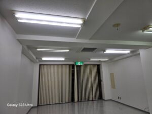 ブラインド設置と原状回復完了後の全体景