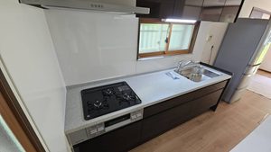 【さくら市の施工実績】喜連川の戸建て住宅|システムキッチン交換・シロアリ床下地補強解体&リビングフローリング上張り工事(リピーター様)
